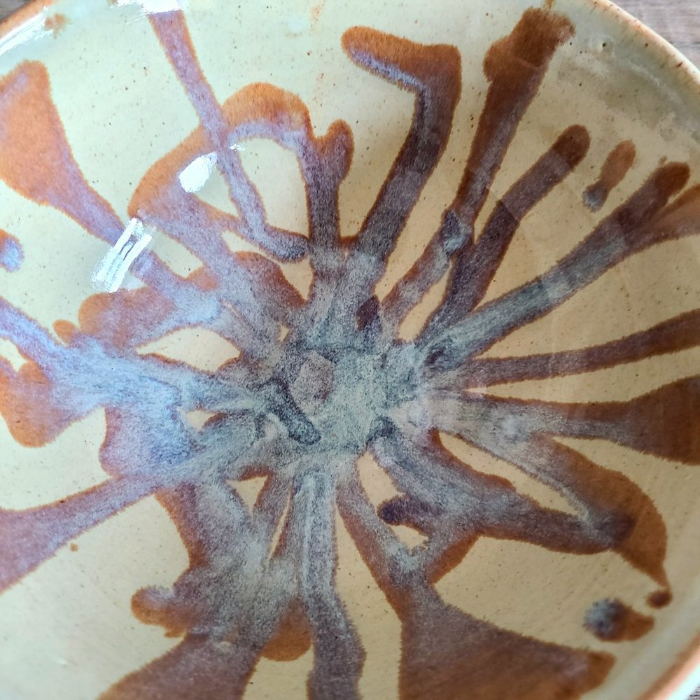 Hand made ceramic bowl. Signed by artist. - Picture 5 of 7